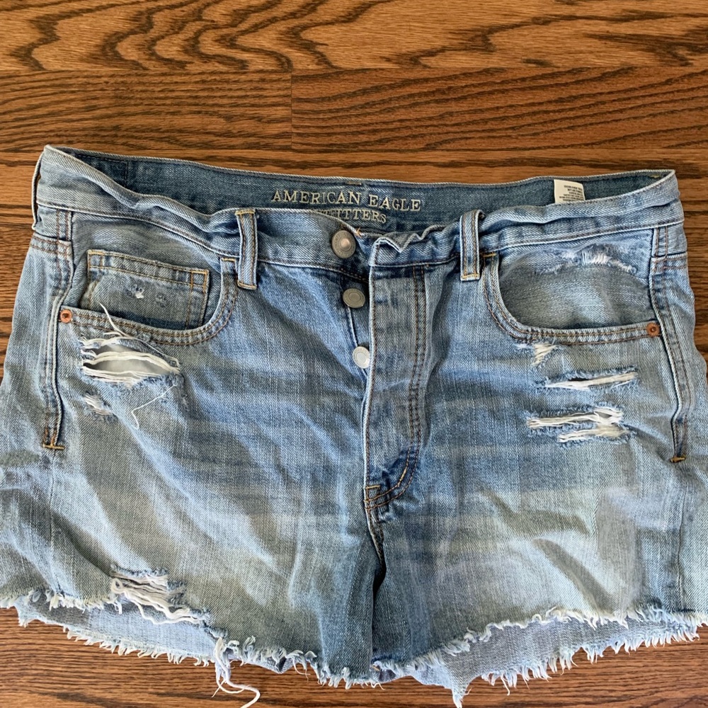 Denim AE shorts - distressed